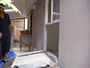 ตัดเปิดช่องผนังบ้านเพื่อใส่ประตูหรือหน้าต่าง(ใช้เวลา ครึ่งวัน)